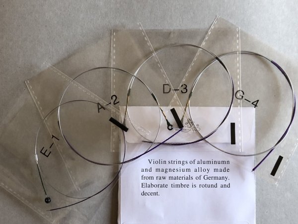 ♪これは使える♪分数バイオリン用の弦セット新品（E＋A＋D＋Gの4本）♪分数弦の画像1