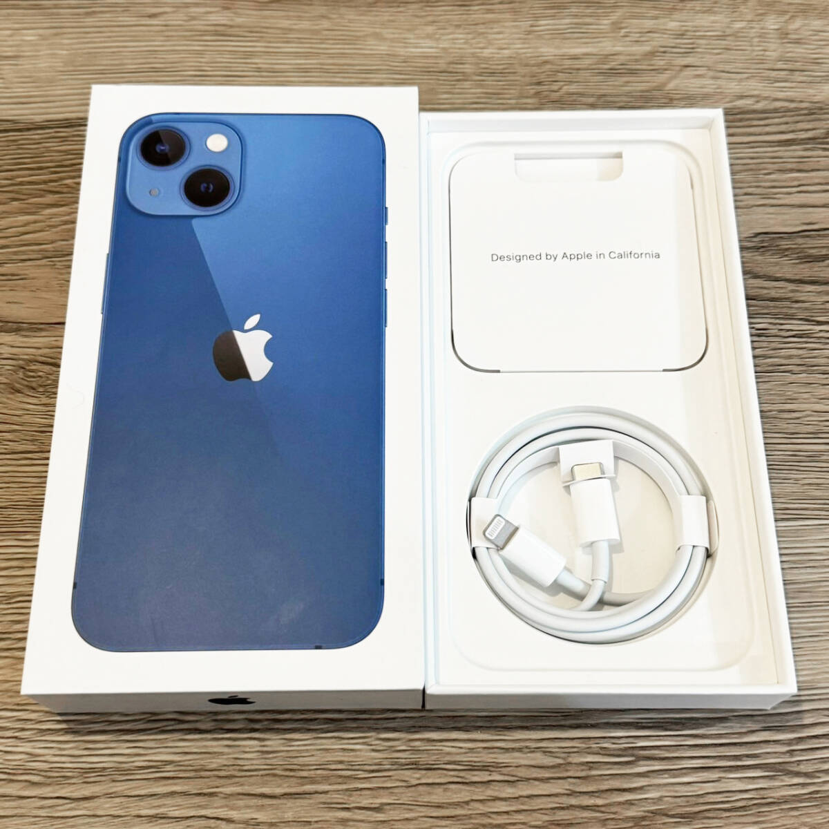 1円スタート 極美品 最大容量84％ Apple iPhone13 Blue 128GB MLNG3J/A A2631 SIMフリー アップル アイフォン アイフォーン 充電ケーブル_画像2