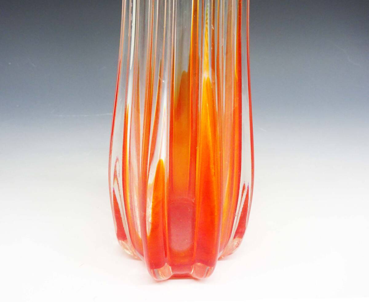 ◆(TH) 昭和レトロ ガラス製 花瓶 高さ 約27cm 口径 約5cm クリア レッド 赤 フラワーベース 変形 花びん 花器 インテリア雑貨_画像4