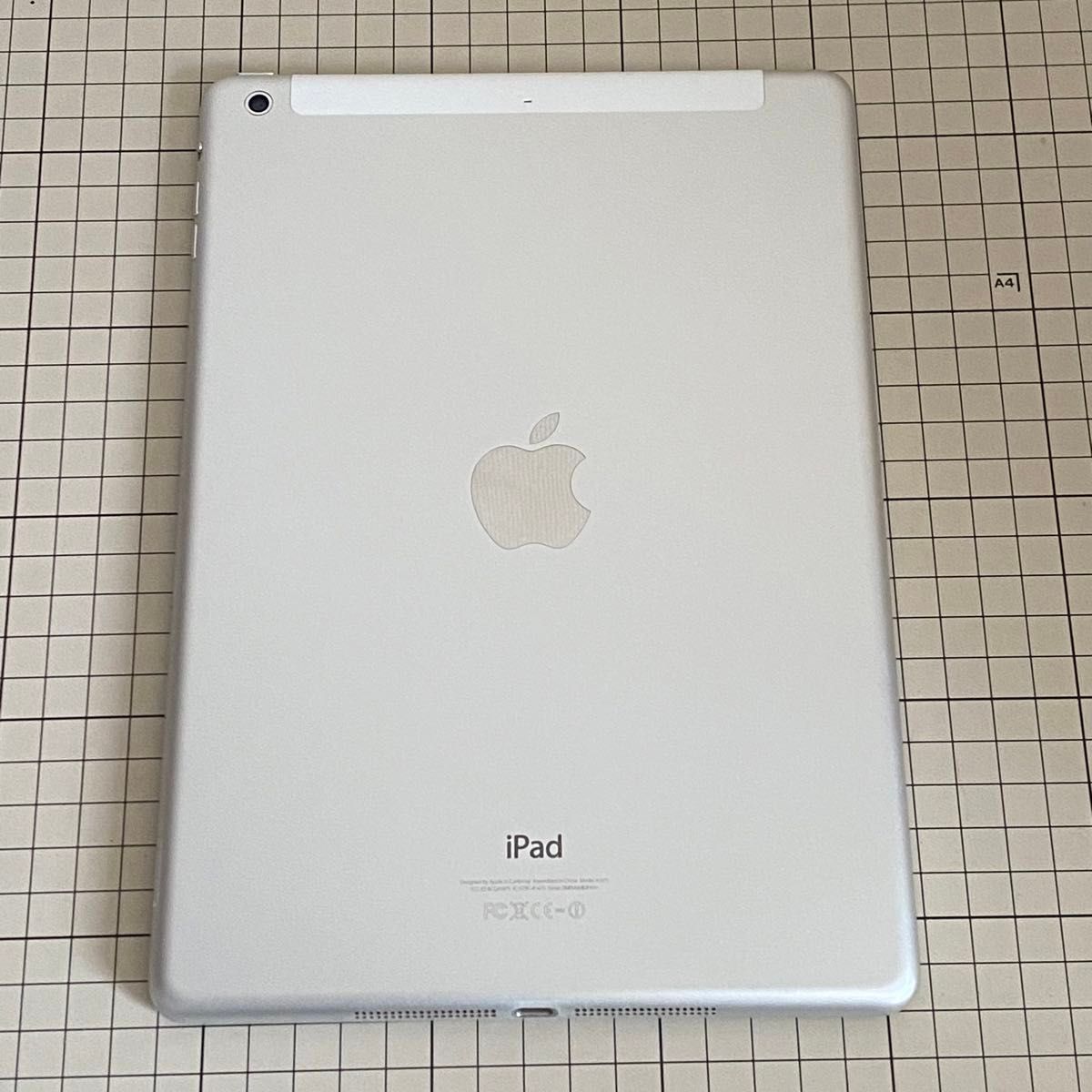 iPad Air Wi-Fi+Cellular 16GB MD794J/A ソフトバンク