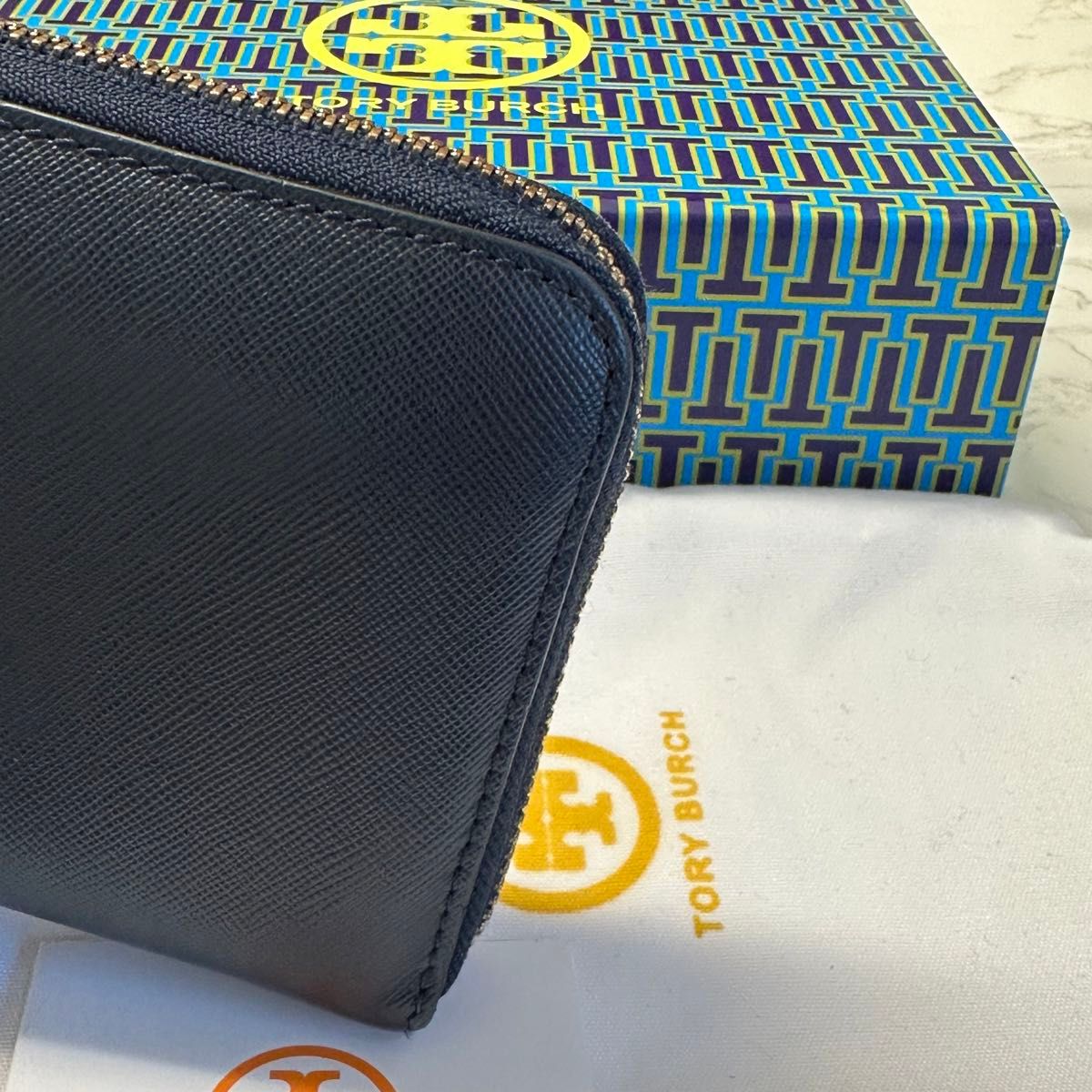 新品同様！ トリーバーチ TORY BURCH 財布 長財布 ラウンドファスナー