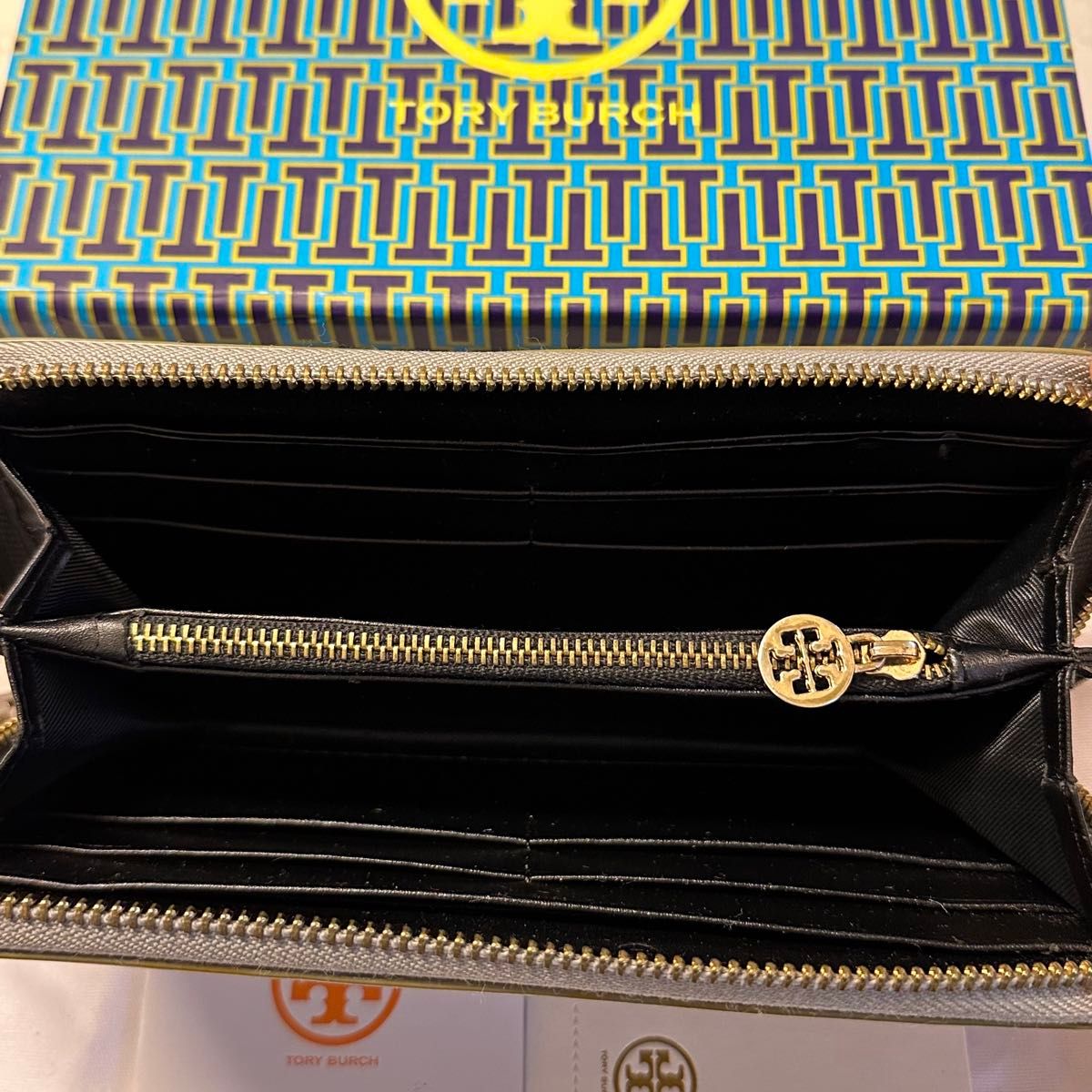 新品同様！　トリーバーチ　TORYBURCH 財布 長財布　ラウンドファスナー