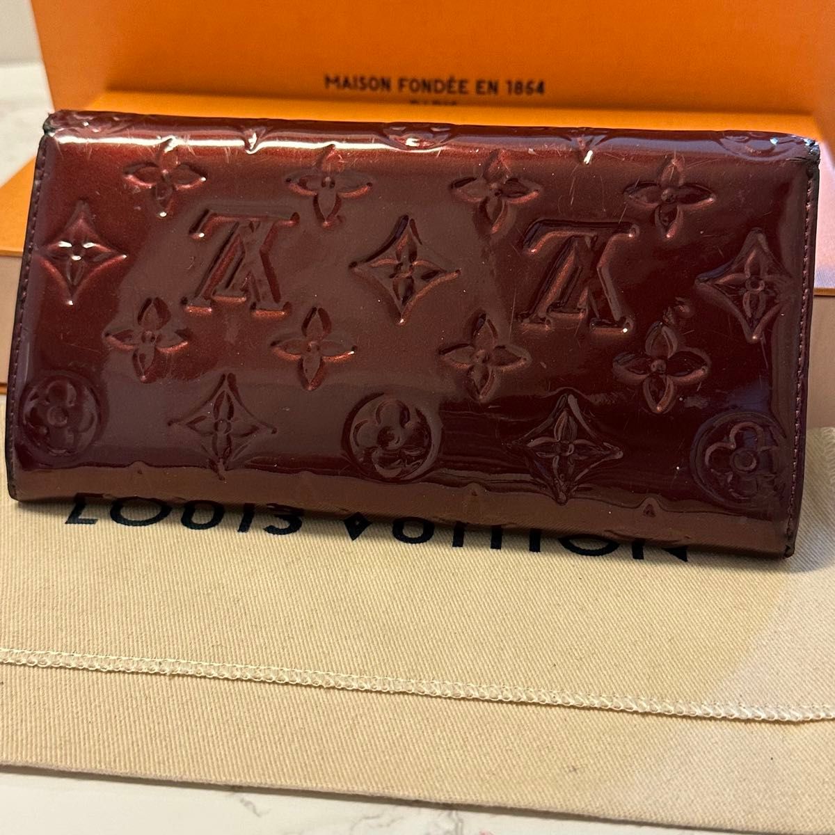 新品同様！ ルイヴィトン LOUIS VUITTON ポルトフォイユ サラ ヴェルニ　財布 長財布