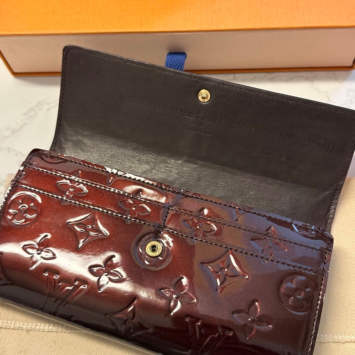 新品同様！ ルイヴィトン LOUIS VUITTON ヴェルニ　ポルトフォイユ サラ　財布　長財布