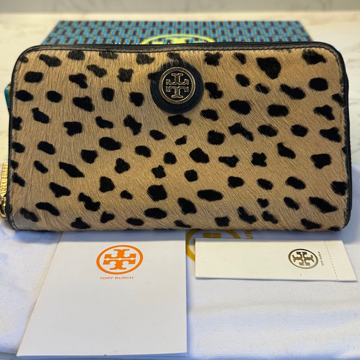 新品同様！　トリーバーチ　TORYBURCH 財布 長財布　ハラコ　ヒョウ柄　ラウンドファスナー