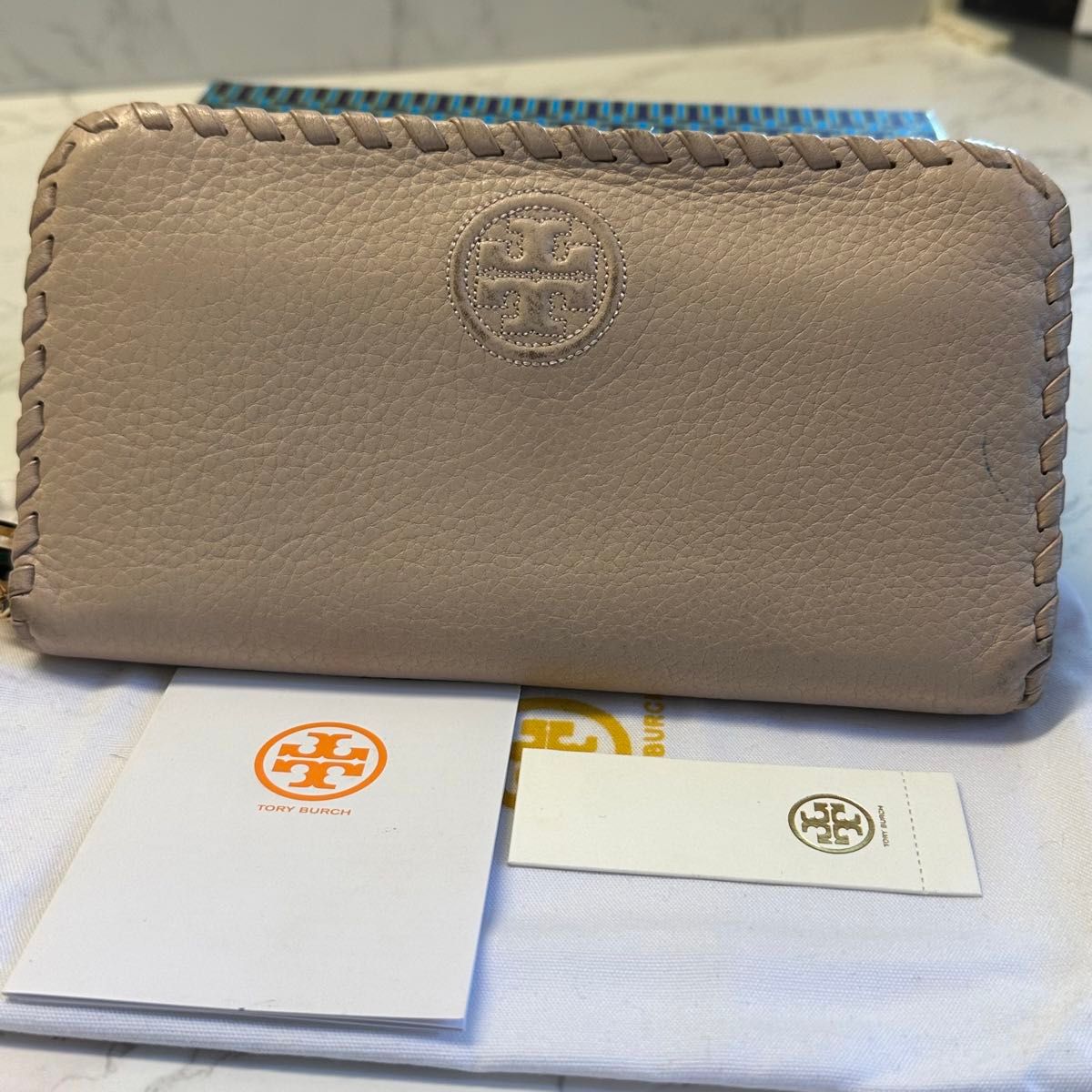 未使用に近い！　トリーバーチ　TORYBURCH 財布 長財布 ラウンドファスナー