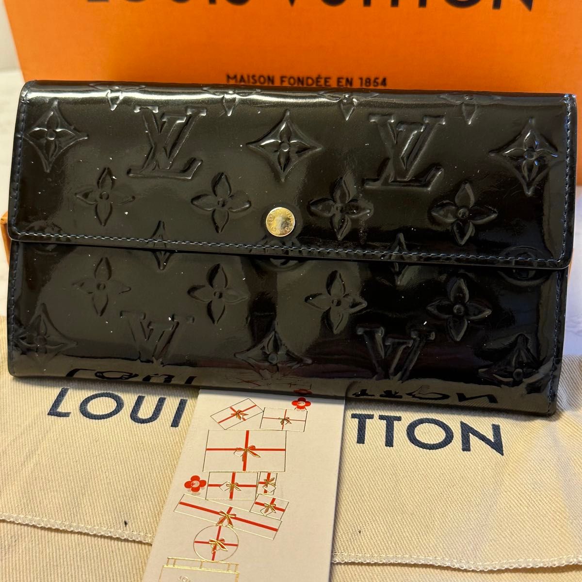 新品同様！　超希少　ルイヴィトン LOUIS VUITTON ヴェルニ　ポルトフォイユ サラ　財布　長財布