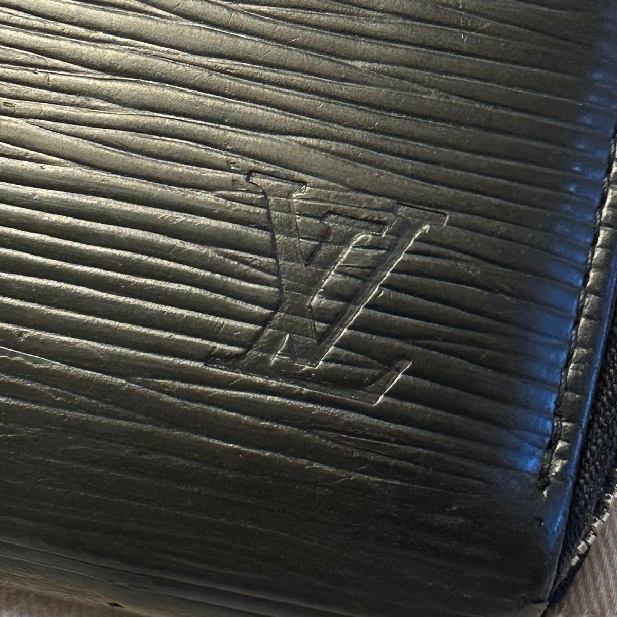 新品同様！ ルイヴィトン LOUIS VUITTON エピ　財布 長財布　ジッピーウォレット