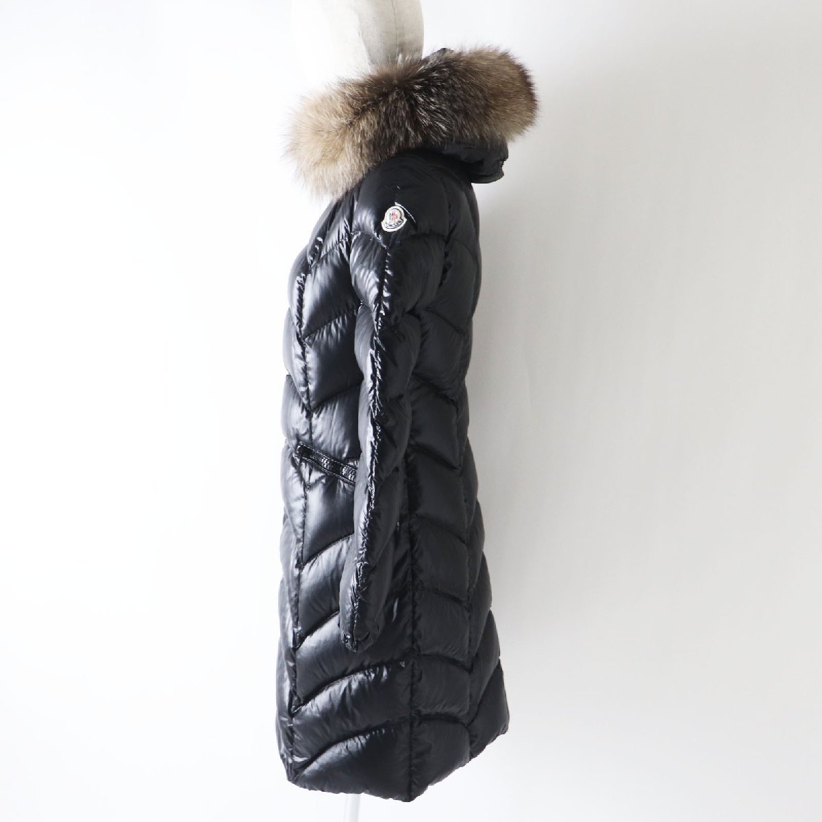 極美品 MONCLER モンクレール ALBIZIA ロゴワッペン フォックスファー・フード付き ZIP ロングダウンコート ブラック 1 レディース_画像3