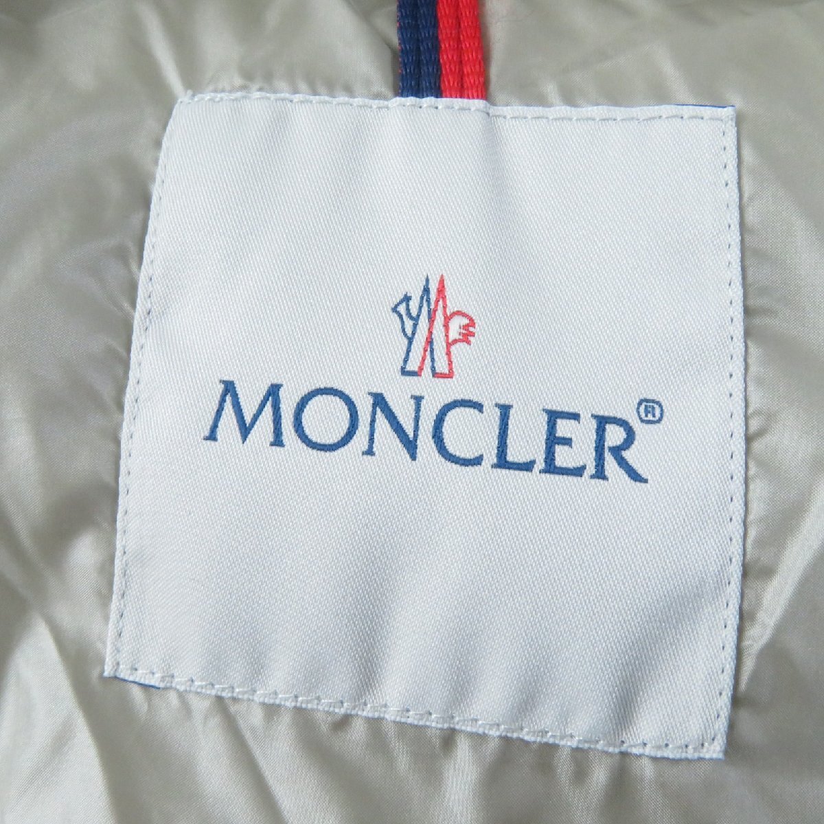 美品☆MONCLER モンクレール HERMINE エルミンヌ ロゴワッペン・フード付 ZIP UP ロング ダウンコート ライトグレー 3 レディース_画像7