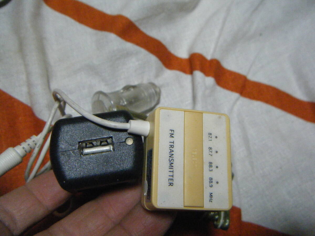 ●充電器 シガーソケット 2連 　DC USB　ＦＭトランスミッター●_画像2