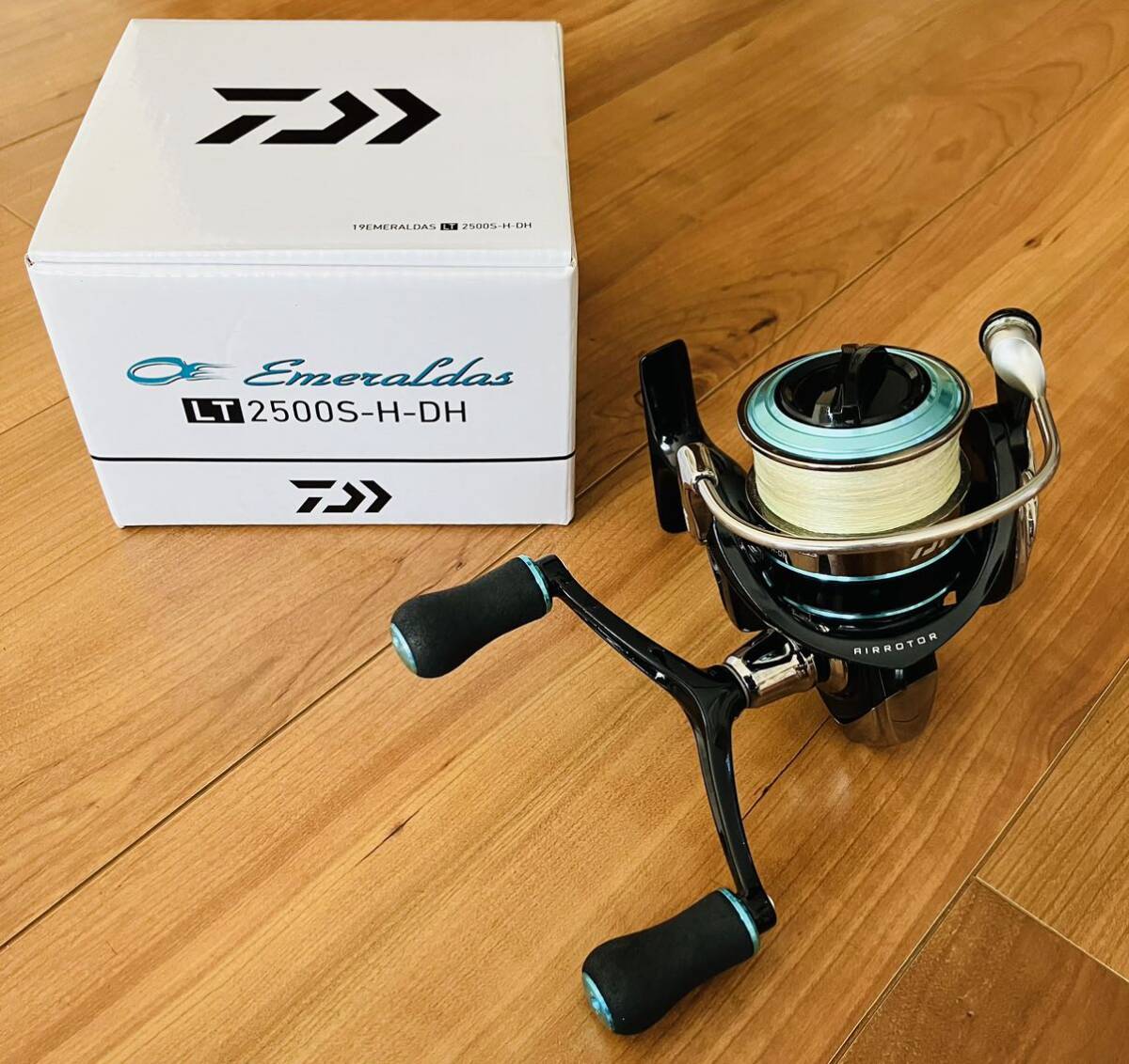 ダイワ 19エメラルダス LT 2500S-H-DH ライン、箱付 エギング等に。DAIWA EMERALDAS LT 2500S-H-DH ゴメクサスリールスタンド付。の画像1