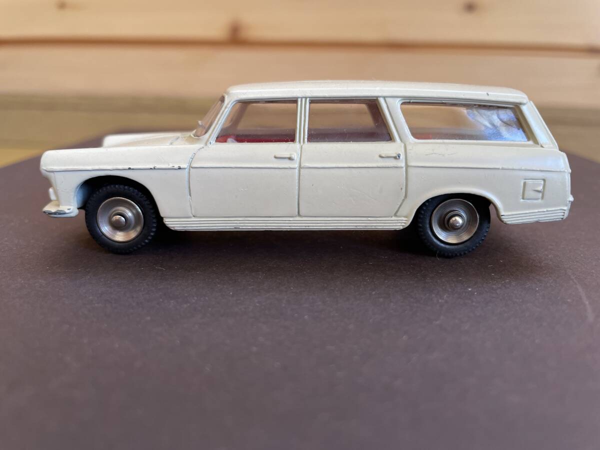 DINKY TOYS PEUGEOT404ディンキー　プジョ　　404 ブレーク　アイボリー_画像3