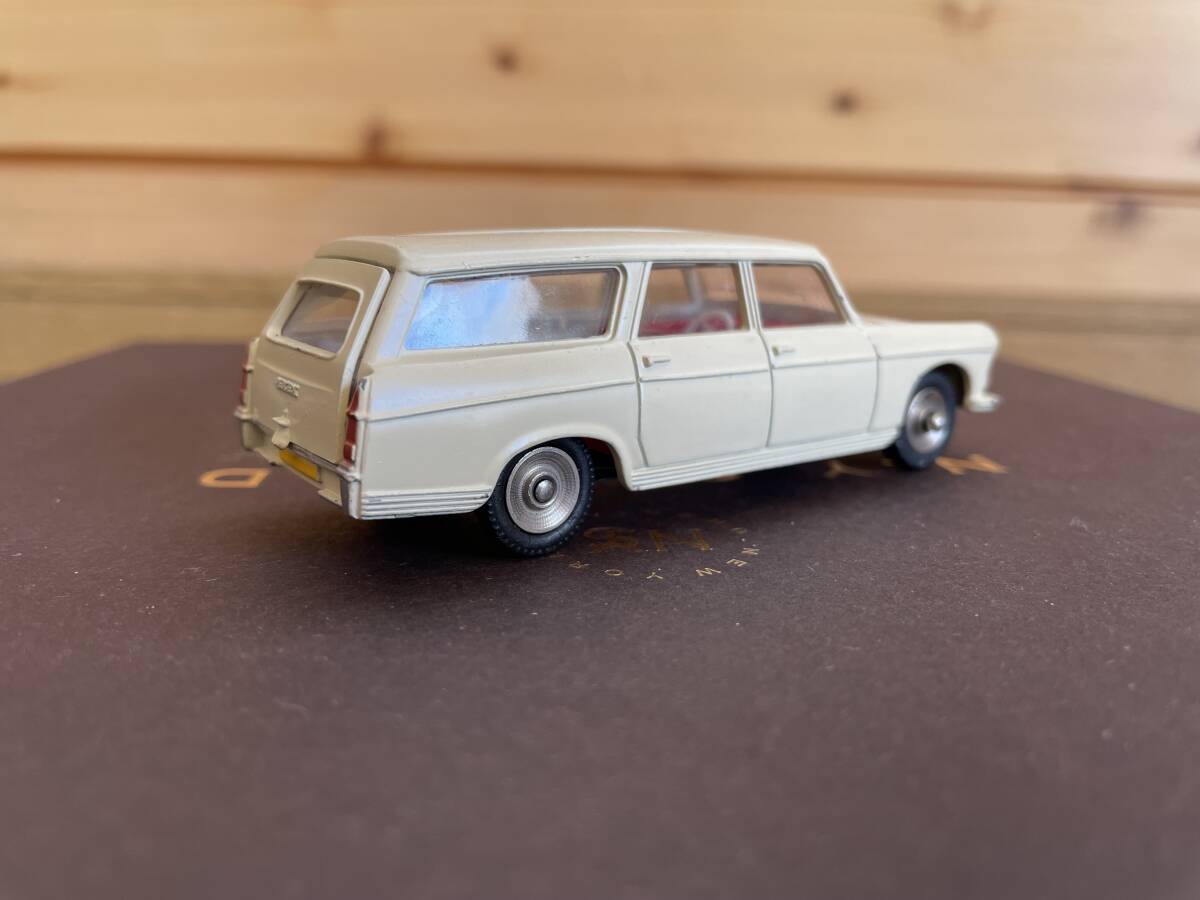 DINKY TOYS PEUGEOT404ディンキー　プジョ　　404 ブレーク　アイボリー_画像6