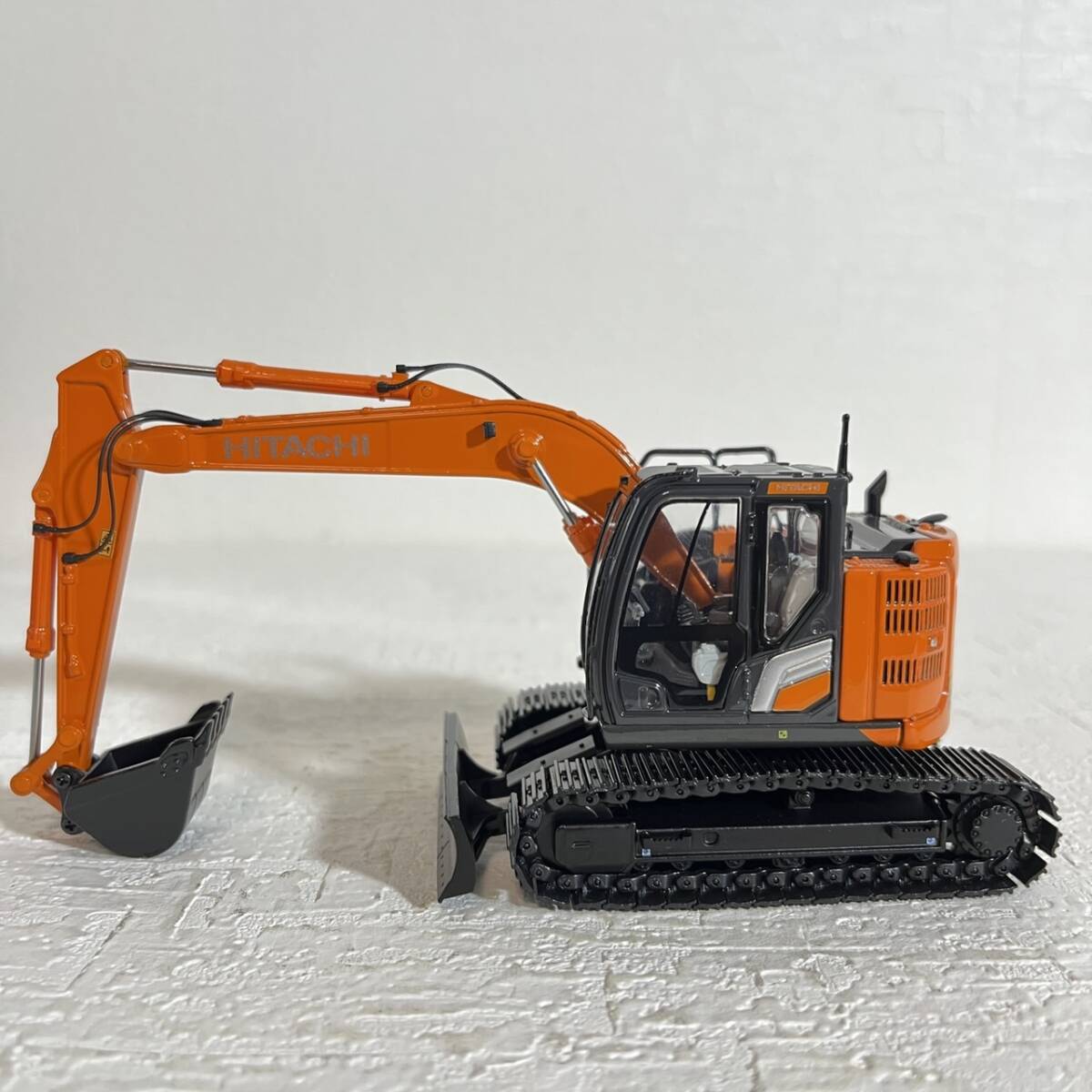  Hitachi HITACHI ZAXIS135US 1/50 minicar 5-1