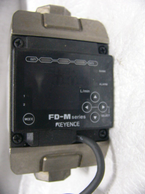 ★動作保証★KEYENCE FD-M10AT 電磁式流量センサ アンプ一体縦型 10L/min NPN_画像2