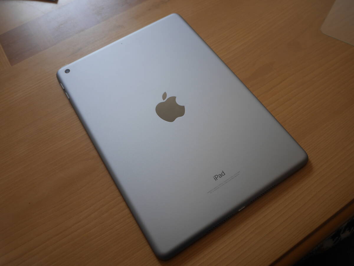 中古 iPad 9.7インチ Wi-Fiモデル 32GB MR7F2J/A [スペースグレイ] ガラスフィルムおまけの画像4