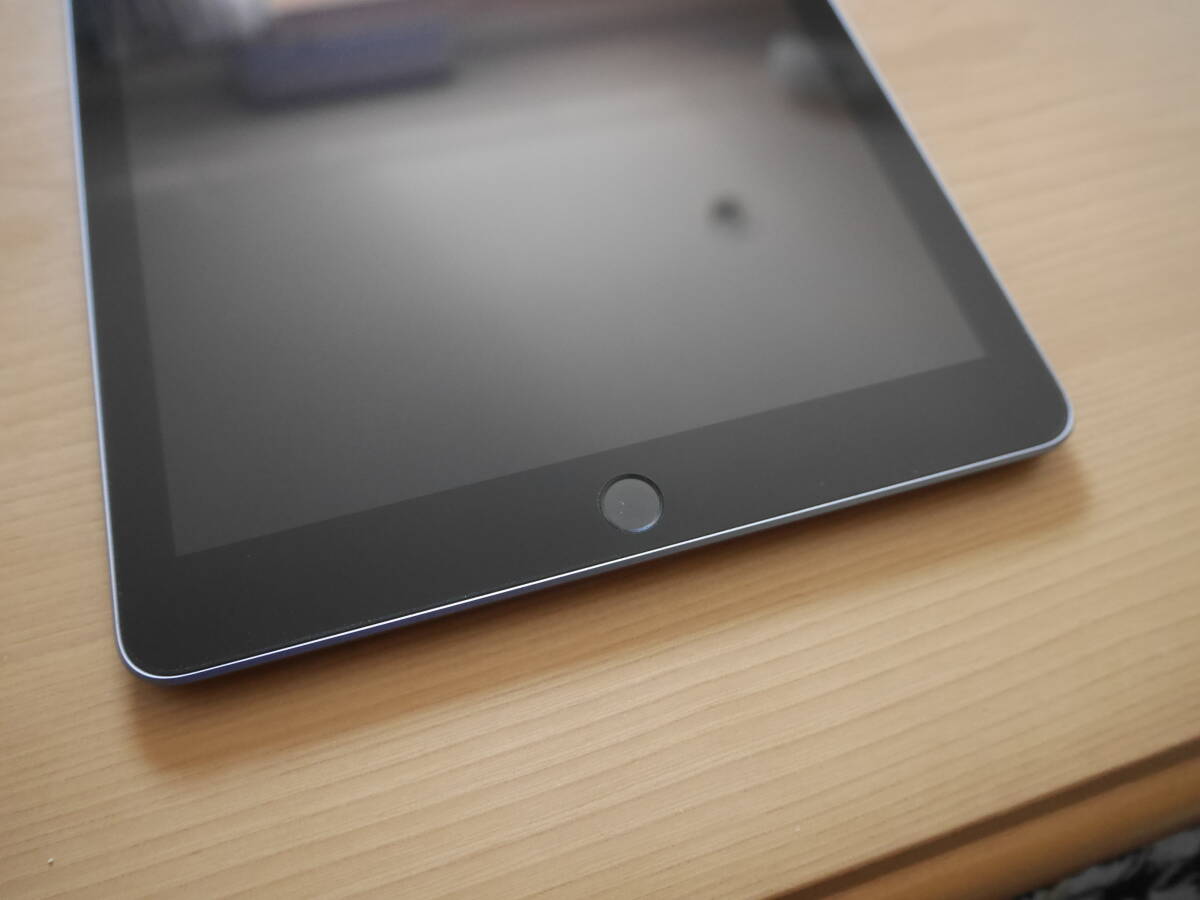 中古 iPad 9.7インチ Wi-Fiモデル 32GB MR7F2J/A [スペースグレイ] ガラスフィルムおまけの画像5