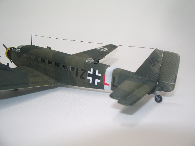 1/144 ユンカース Ju52ドイツ ルフトバッフェ 第1特殊爆撃航空団 全塗装 完成品_支柱は真鍮削り出し、空中線はメタルライン