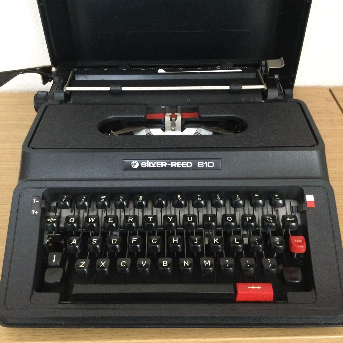  typewriter SILVER SEIKO LTD model 810 No.20181609 SILVER -REED 810 (RT)