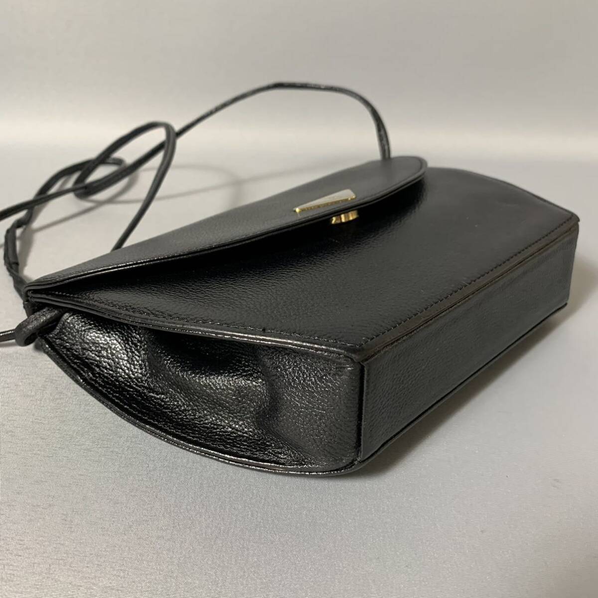 63B68｜YSL イヴサンローラン ショルダーバッグ レザー ブラック_画像7