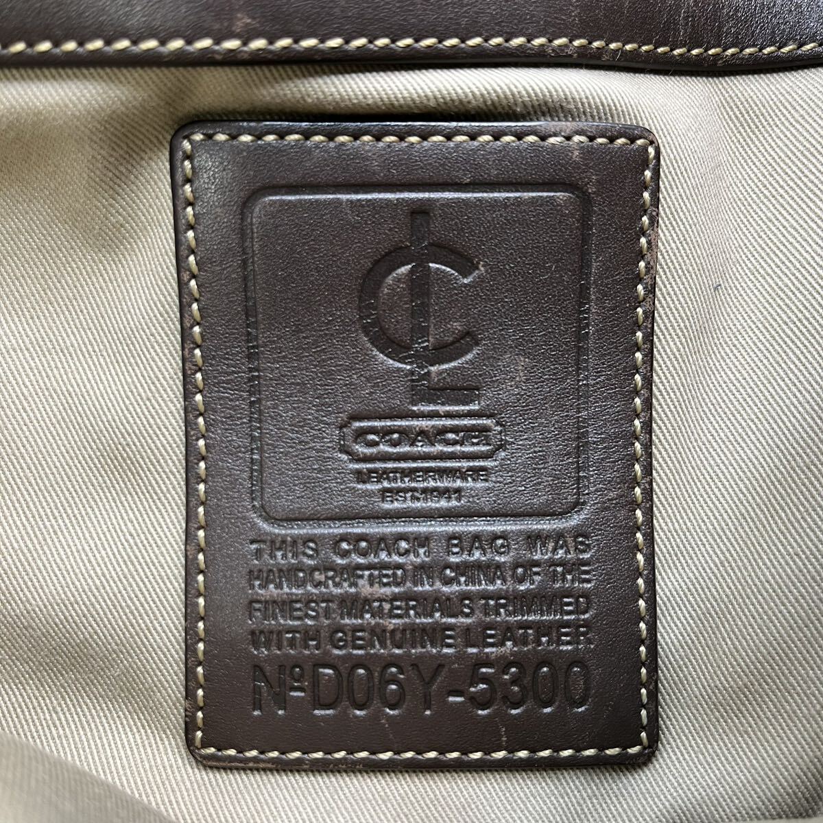 美品 COACH コーチ メンズ メッセンジャーバッグ ショルダー フラップ ビジネス 通勤通学 レザー ナイロン ベージュ A4収納 肩 斜め掛け_画像9