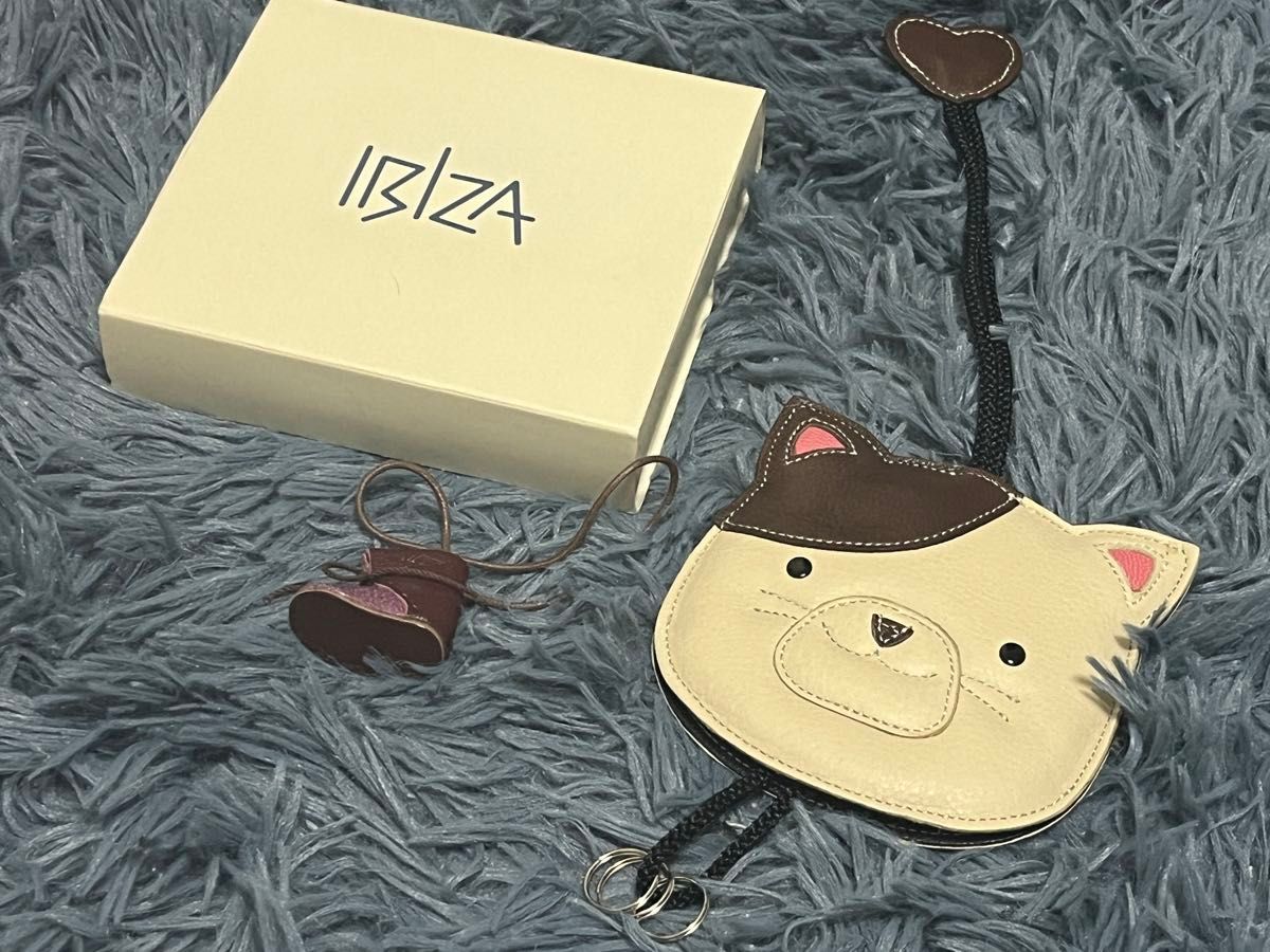 IBIZA 猫のレザーキーケース