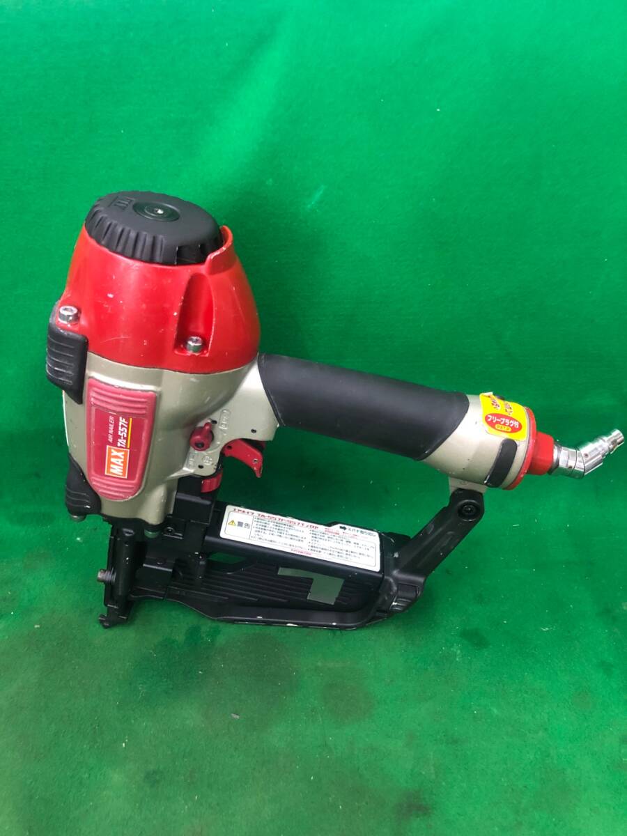 【中古品】★マックス(MAX) 常圧ステープル用エアネイラ TA-557F/957Tフロア　/　IT5JJM8PM153_画像1