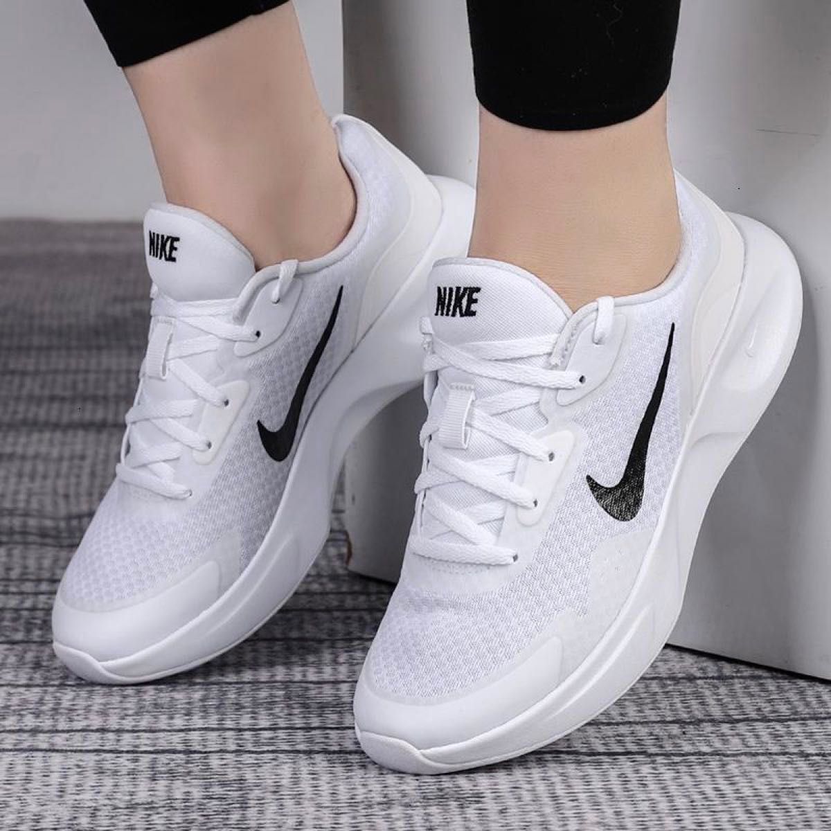 限定1点のみNIKEスニーカーレディースランニング厚底スニーカー 限定1点のみNIKEスニーカーレディースランニング厚底スニーカー
