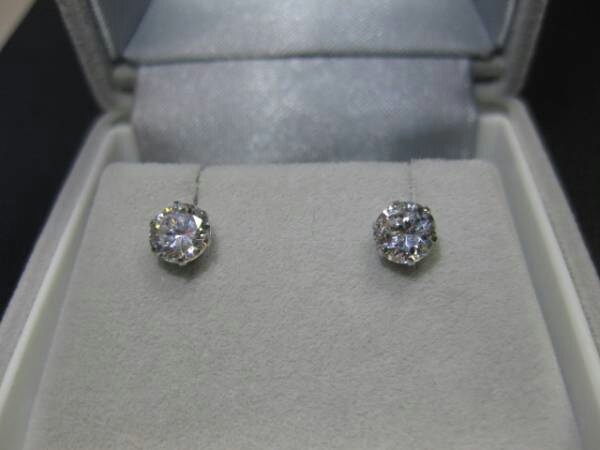 ☆宝石店お墨付き商品☆5mmＷＧダイヤモンドピアス1.45ｃｔ 高級ペア ※☆☆最上級ホワイトゴールドピアス☆☆※の画像4