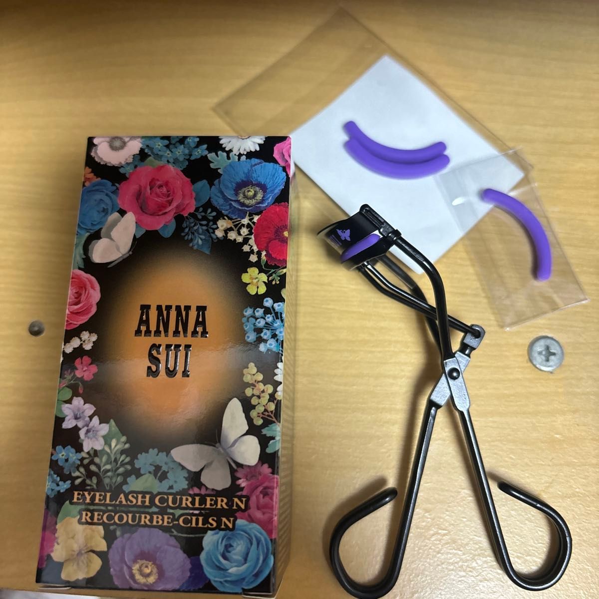 ANNA SUI ビューラー