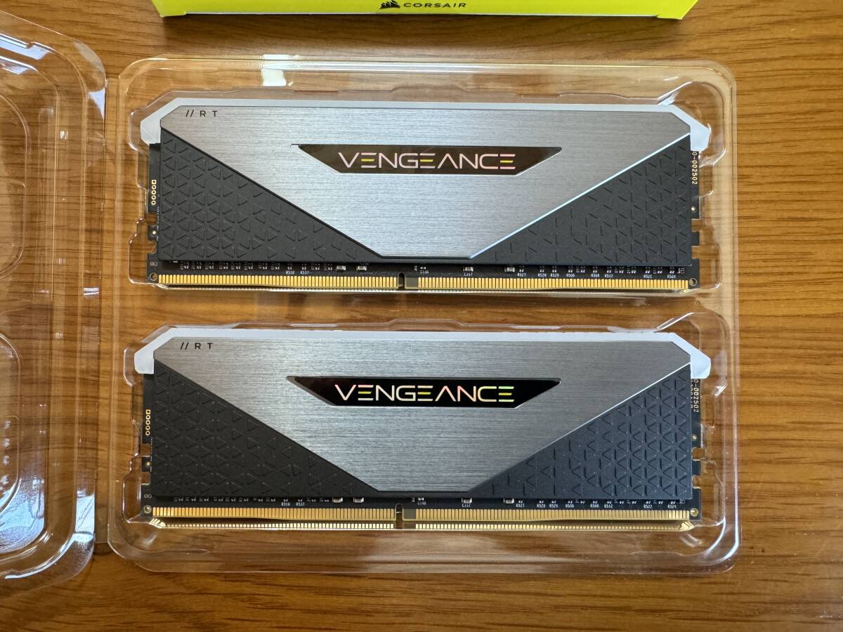 CORSAIR DDR4-3600メモリ VENGEANCE RGB RT 32GB（16GB×2・中古・使用期間短い) B_画像3