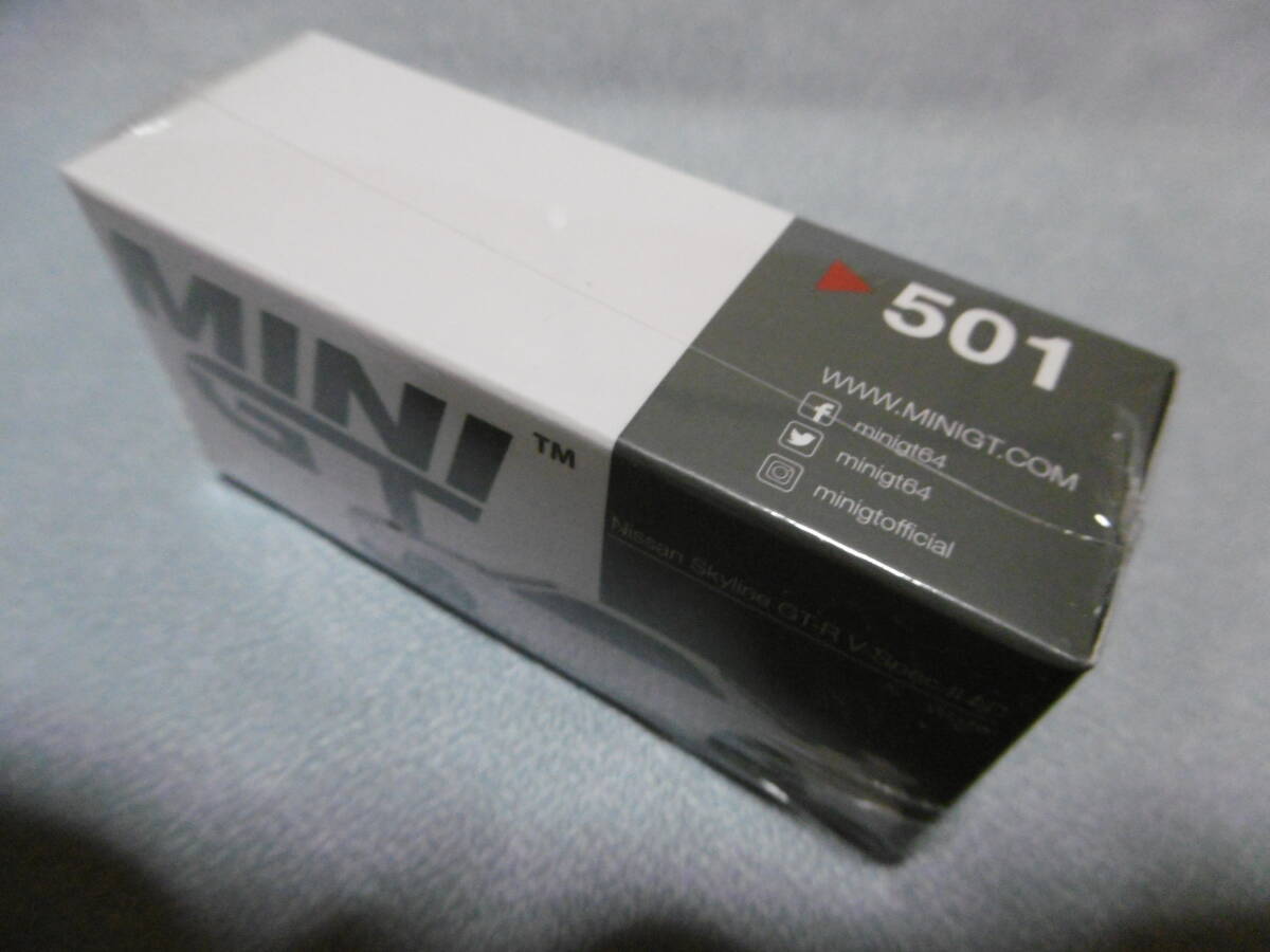 未開封新品 MINI GT 501 Nissan Skyline GT-R V-Spec Ⅱ N1 White 右ハンドル_画像3