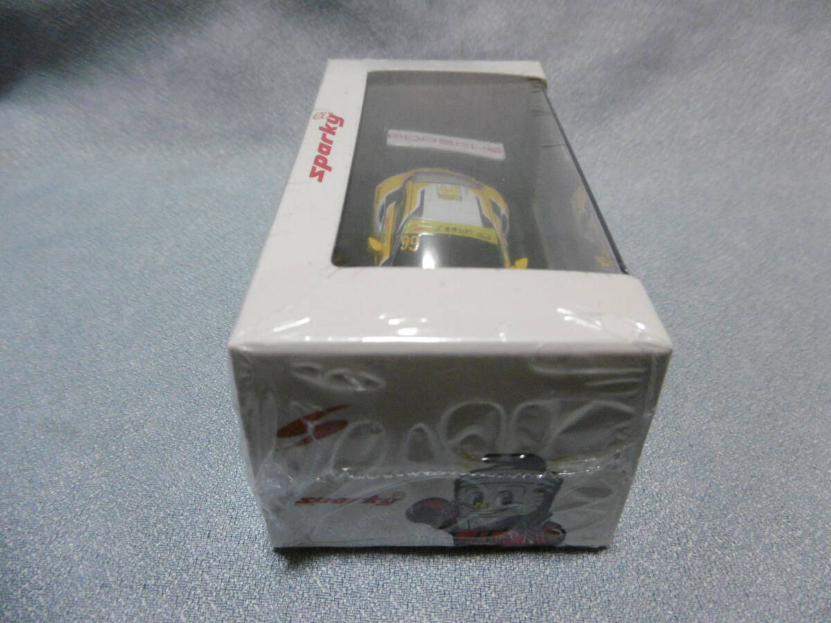 未開封新品 スパーク 1/64 Porsche 911 GT3 R #99 ROWE Racing 2nd FIA World Cup Macau 2019の画像4