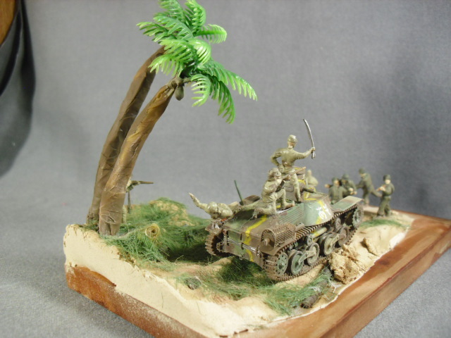 九五式軽戦車ハ号 1/72完成品　ドラゴン/その他　_車上３体の人形は、九五式に接着固定済。