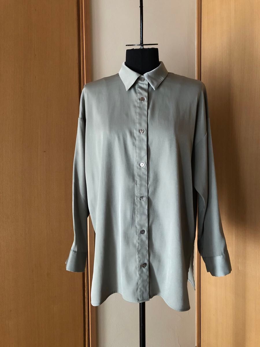 アーバンリサーチ　センスオブプレイス　デザインシャツ　バックリボンくすみカラー　グリーン系　 長袖シャツ　ブラウス