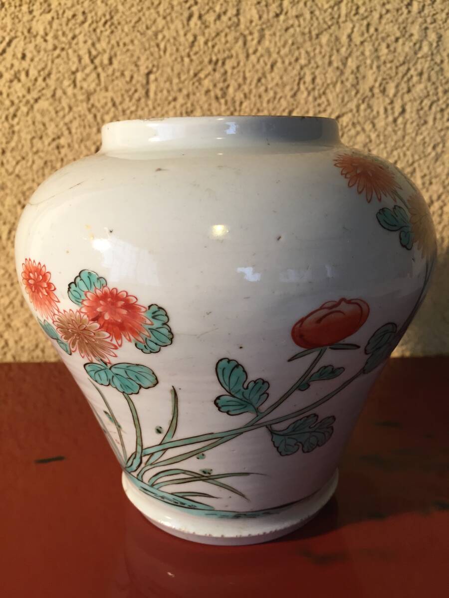 古陶器 白磁色絵花蝶紋壺 の画像2