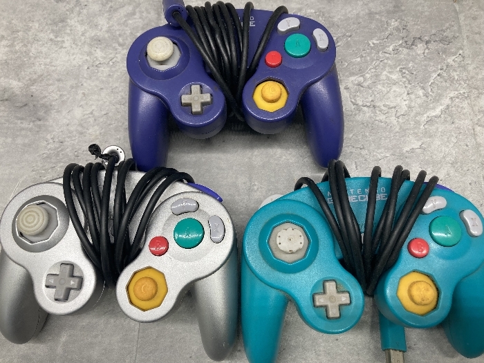  Nintendo Game Cube controller 3 point together present condition goods emerald blue silver purple Nintendo 