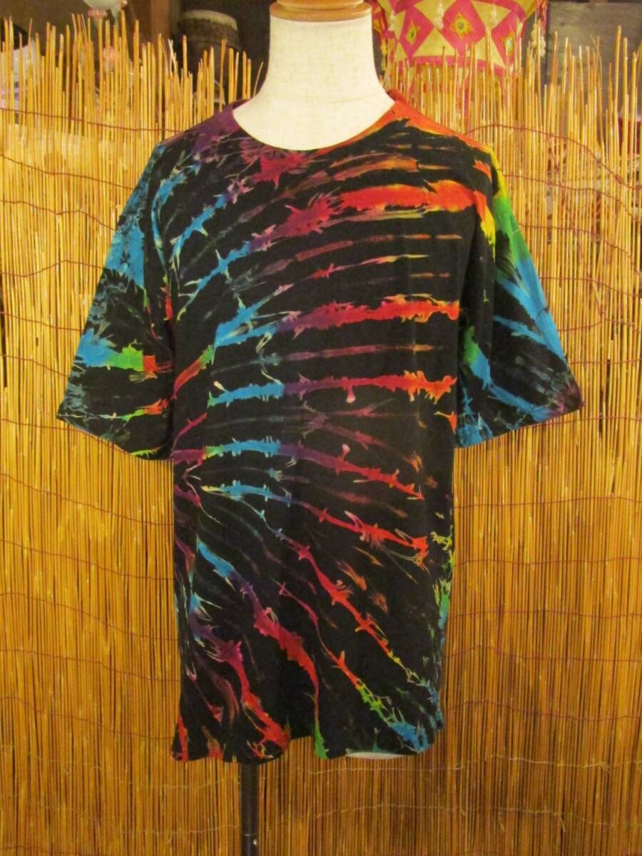 【送料込み／半額ＳＡＬＥ】⑤新品＊男女兼用＊コットン素材＊黒色ベース＊タイダイ染め＊半袖＊Ｔシャツ＊ＸＬ エスニック MAJAM