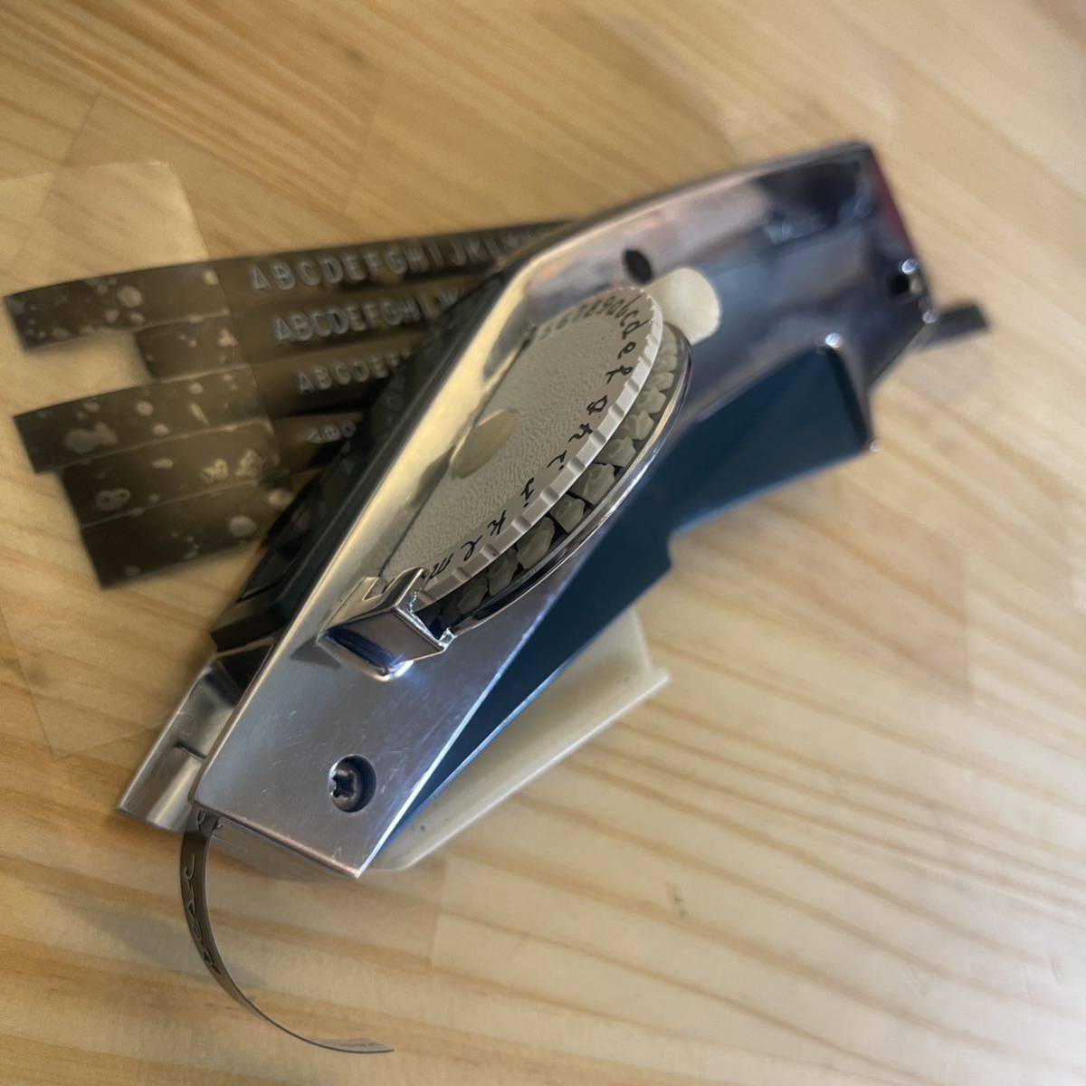 Bibian 比比昂- □製品保証□【文字が繋がる筆記体・3ネジ Bibian 比比昂- □製品保証□【文字が繋がる筆記体・3ネジ