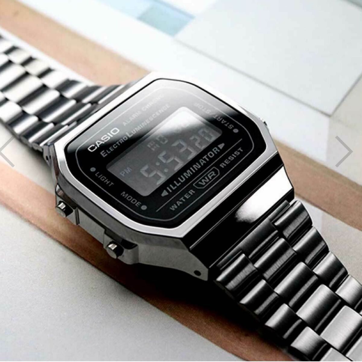 カシオ　デジタル腕時計　海外モデル　新品　ブラック反転液晶　ビンテージデザイン