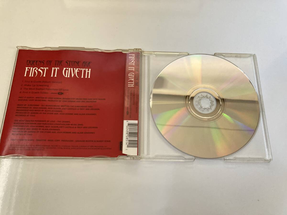 CD「QUEENS OF THE STONE AGE / First It Giventh」 クイーンズ・オブ・ザ・ストーン・エイジ_画像2