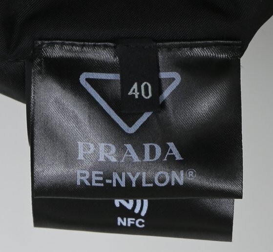 23SS PRADA プラダ RE-NYLON ナイロン トライアングル 三角プレート バミューダ パンツ 40 BERMUDA ショートパンツ b6939_画像9