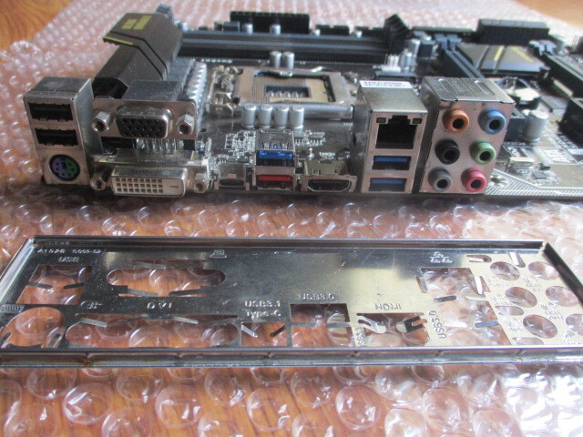  Junk GIGABYTE motherboard GA-Z170-HD3PIO panel, screw attached 