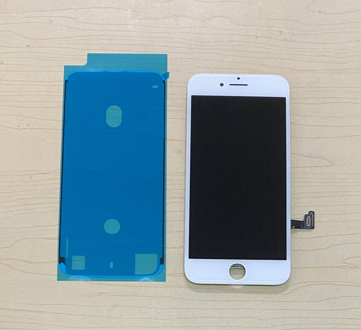 中古純正品 iPhone 7 フロントパネル 　タッチ スライド 操作出来ました、カラー白、防水シール付き 、ジャンク_画像2