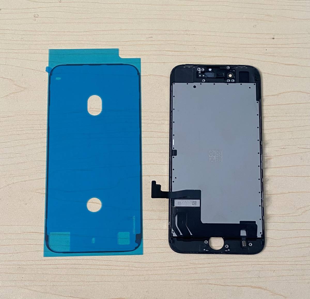 中古純正品 iPhone8、iPhone SE2 ( 2020 ) フロントパネル 　タッチ スライド 操作出来ました、カラー黒、防水シール付き 、ジャンク_画像3