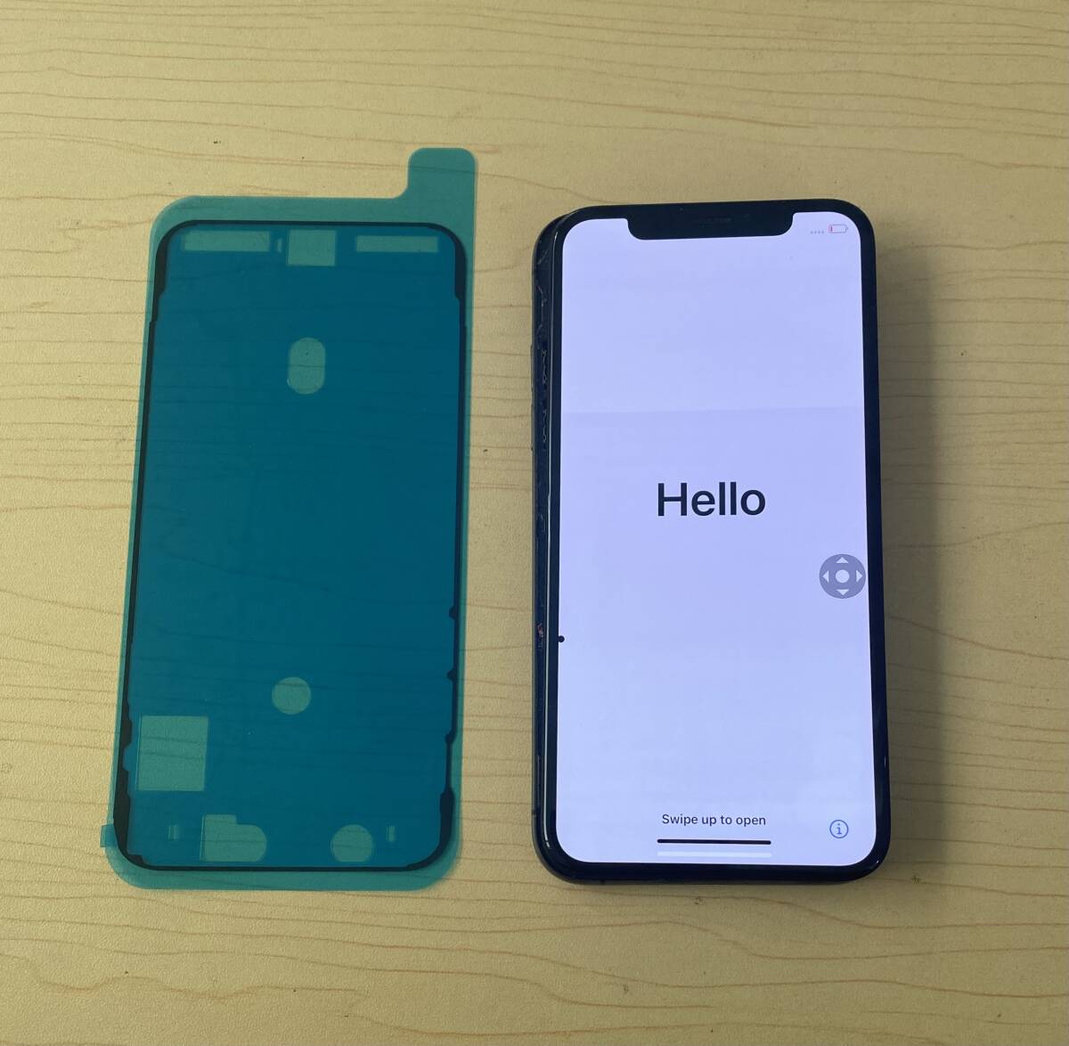 中古純正品 iPhone XS フロントパネル 　タッチ スライド 操作出来ました、防水シール付き 、ジャンク1_画像1