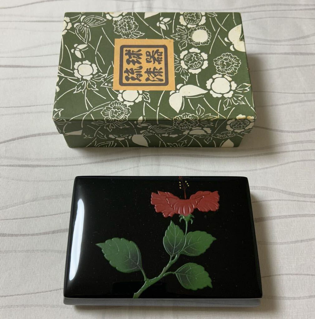 未使用保管品 琉球漆器 伝統工芸 角小物入 五寸小箱 赤 ハイビスカス柄 木製