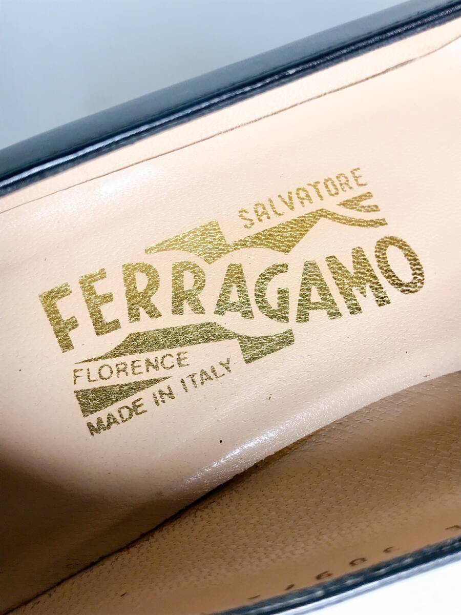 ★Ferragamo フェラガモ レディース パンプス サイズ7 24.5cm ヒール6.5cm ネイビー レザー DE 38972 C67 7 D 女性用 紺_画像7