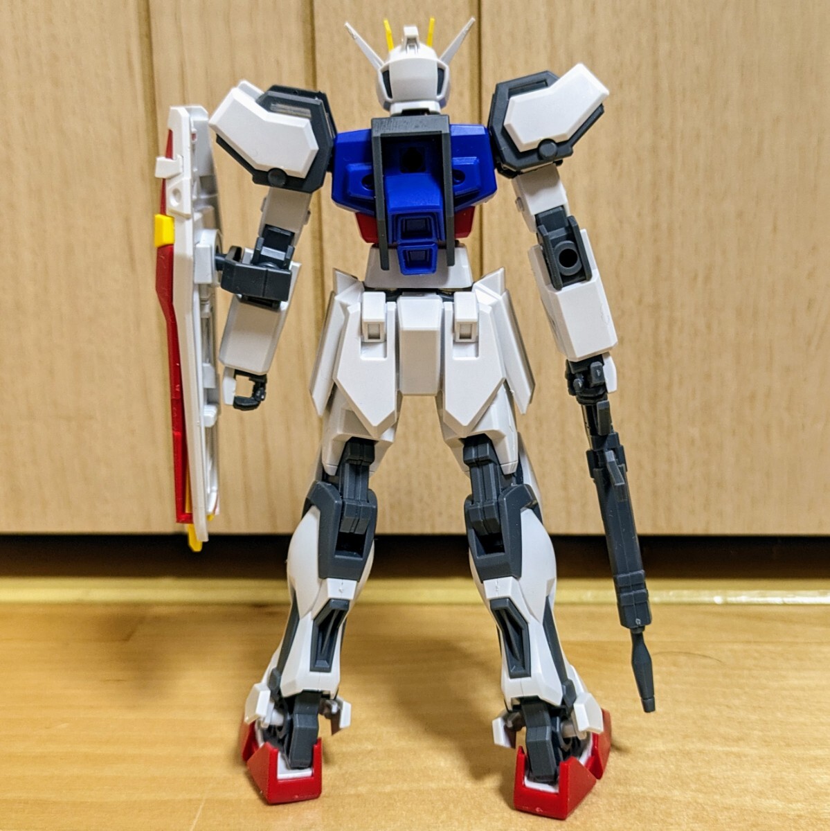 EG(エントリーグレード) 1/144 ストライクガンダム＆EG 1/144 νガンダム 組立済み 2個セット ガンプラ_画像3